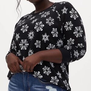 Torrid Black Skull Snowflake Pullover Sweater Top